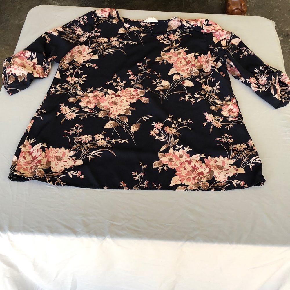 Large navy / floral blouse